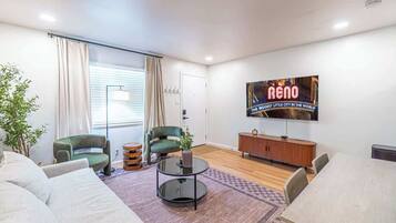 House, 1 Queen Bed with Sofa bed, Kitchen, Garden View (732 Vine) | Interior