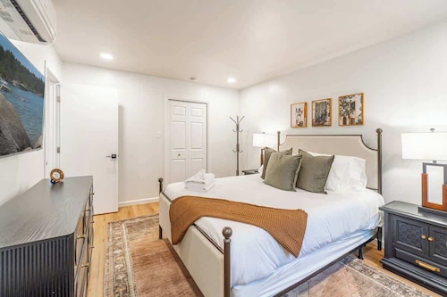 Designer Living Pet-friendly UNR 2BR 1BA