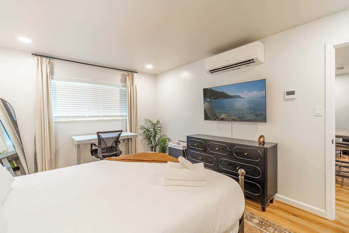 Casa, 1 letto queen con divano letto, cucina, vista giardino (732 Vine) | 1 camera, ferro/asse da stiro, lenzuola