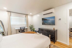 独立别墅, 1 张大床和 1 张沙发床, 厨房, 花园景观 (732 Vine) | 1 多间卧室、熨斗/熨衣板、床单