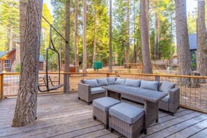 Terrace/patio - Cozy Tahoma Cabin in the Pines Sleeps 6 + Pets (Tahoma)