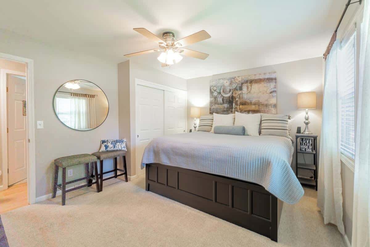 Casa, varias camas, patio, vistas al jardín (Muse) | 3 dormitorios, decoración individual, mobiliario individual y escritorio