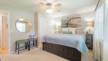 Casa, varias camas, patio, vistas al jardín (Muse) | 3 dormitorios, decoración individual, mobiliario individual y escritorio