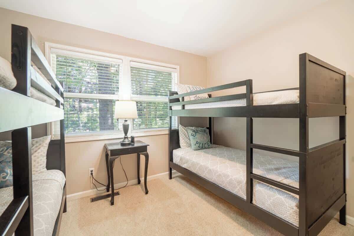 3 habitaciones, decoración personalizada y muebles diferentes 