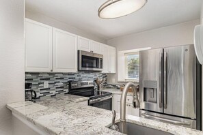 Fridge, microwave, oven, stovetop - Seaport Sands Townhome l Private Beach Access (Cape Canaveral)