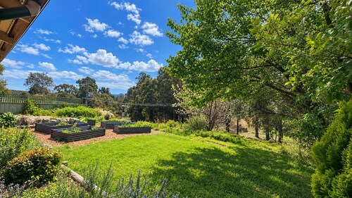 Blossom View is a comfortable holiday home in the heart of Nannup