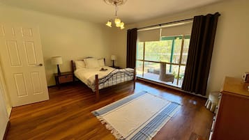 Lit parapluie, Wi-Fi gratuit, draps fournis