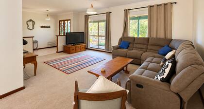 Blossom View is a comfortable holiday home in the heart of Nannup