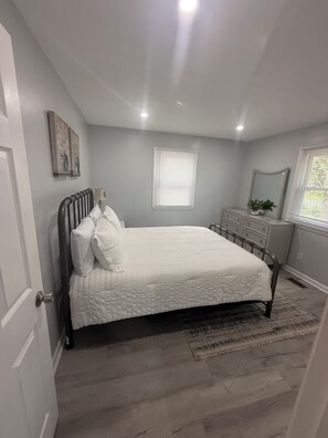 2 habitaciones, tabla de planchar con plancha, wifi y ropa de cama