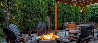 NW Chill Vibes - 3BD 2.5BA Corner Lux Haus with Covered Patio and Firepit