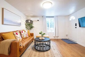 TV, offices - University heights Urban Oasis | Modern 2BR Duplex (San Diego)