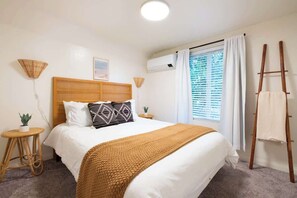 Iron/ironing board, travel cot, WiFi, bed sheets - University heights Urban Oasis | Modern 2BR Duplex (San Diego)