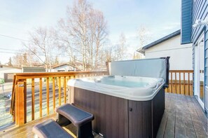 Outdoor spa tub - Polaris Suite at North Star Lodge • Hot Tub • View (Anchorage)
