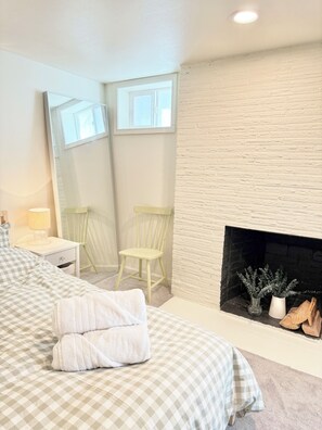 1 bedroom, desk, iron/ironing board, free WiFi - Countryside Calm, New Reno, Spa Bathroom, Beautiful Area Near Alki Beach (Seattle)