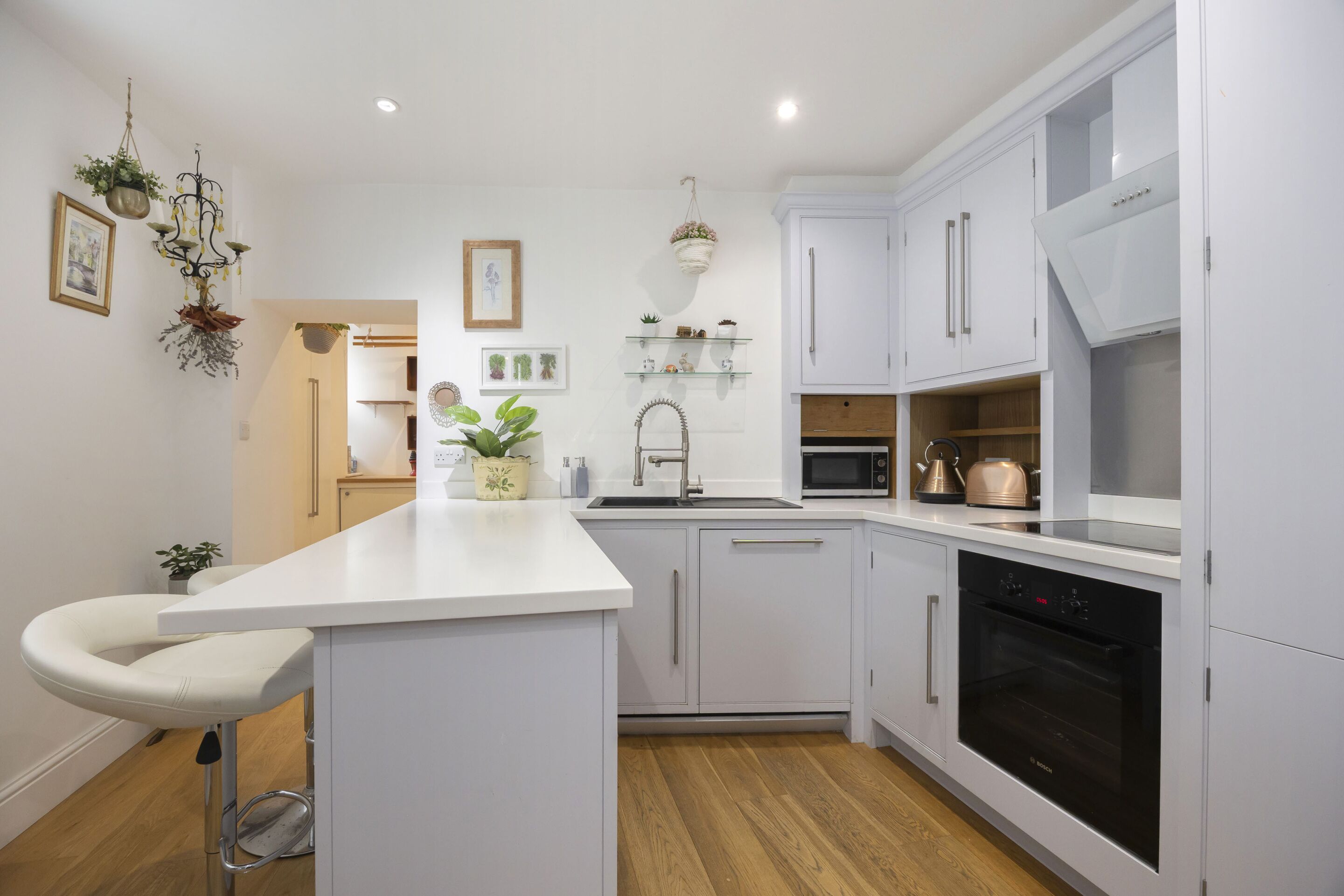 Kylskåp, mikrovågsugn, ugn och spishäll