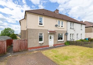Exterior - Modern 2 bedroom apartment close to local amenities. (Airdrie)