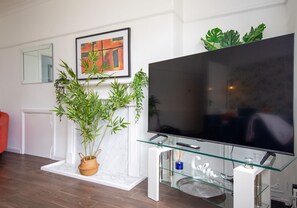 Interior - Modern 2 bedroom apartment close to local amenities. (Airdrie)