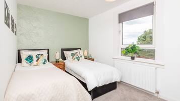 Iron/ironing board, free WiFi, bed sheets