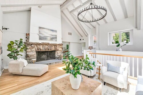 Spacious 5-bedroom private estate on Rowayton border