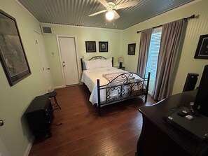 WiFi, bed sheets
