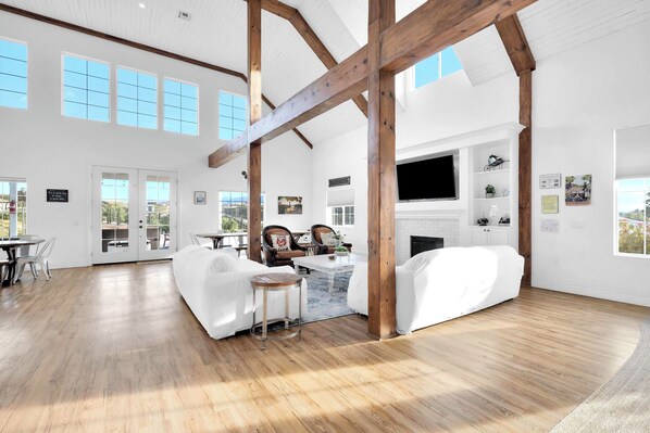 Interior - Couples Special Rate. Luxury 4 Acre Estate With Pool & Hot Tub (Temecula)