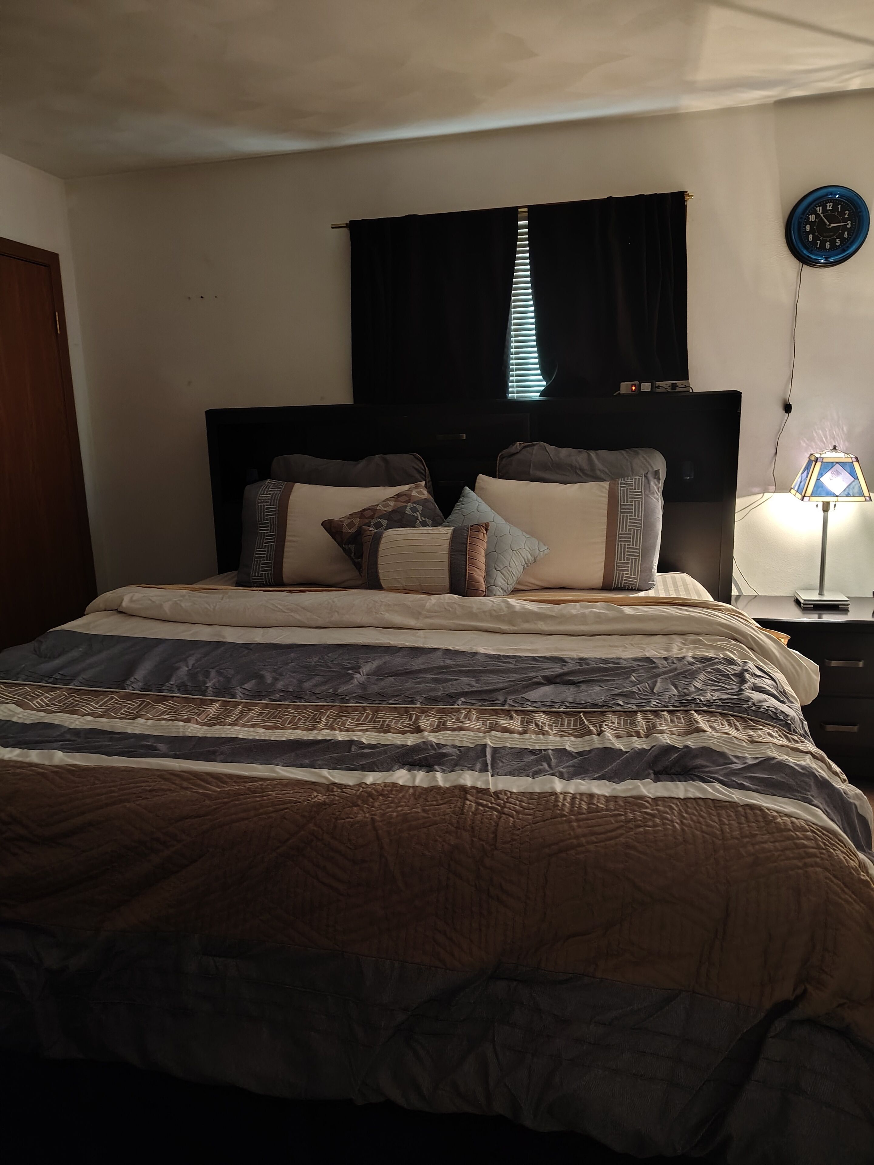 1 室のベッドルーム、アイロン / アイロン台、WiFi (無料)、ベッドシーツ