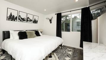 3 makuuhuonetta, työpöytä, Wi-Fi, vuodevaatteet