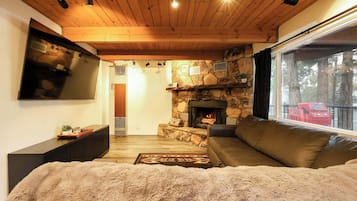 TV, peis, videospill og kontorer