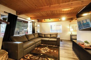 TV, peis, videospill og kontorer