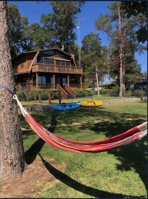 Property grounds - Callender Blue, a cozy lakeside cabin paradise (Callender Lake)