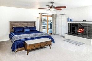 3 bedrooms, desk, iron/ironing board, travel cot - Meridian Suite at North Star Lodge • HotTub • View (Anchorage)