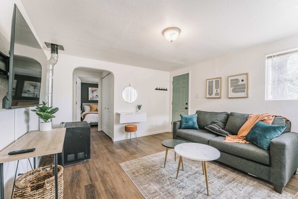 Télévision, cheminée