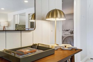 Cuna de viaje, wifi y ropa de cama 