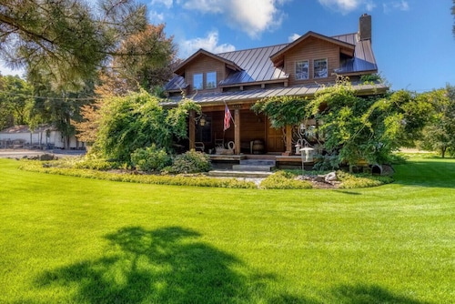 Yellowhawk Ranch – A Rustic Wine Country Retreat