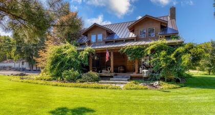Yellowhawk Ranch – A Rustic Wine Country Retreat