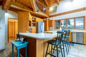 Private kitchen - Yellowhawk Ranch – A Rustic Wine Country Retreat (Walla Walla)