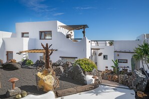 Exterior - Vacation Apartment 'Jardín de los Volcanes' with Mountain View, Wi-Fi & Air Conditioning (Haría)