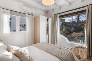 Iron/ironing board, WiFi, bed sheets - Holiday Apartment 'Jardín de los Volcanes' with Mountain View, Wi-Fi and Air Conditioning (Haría)