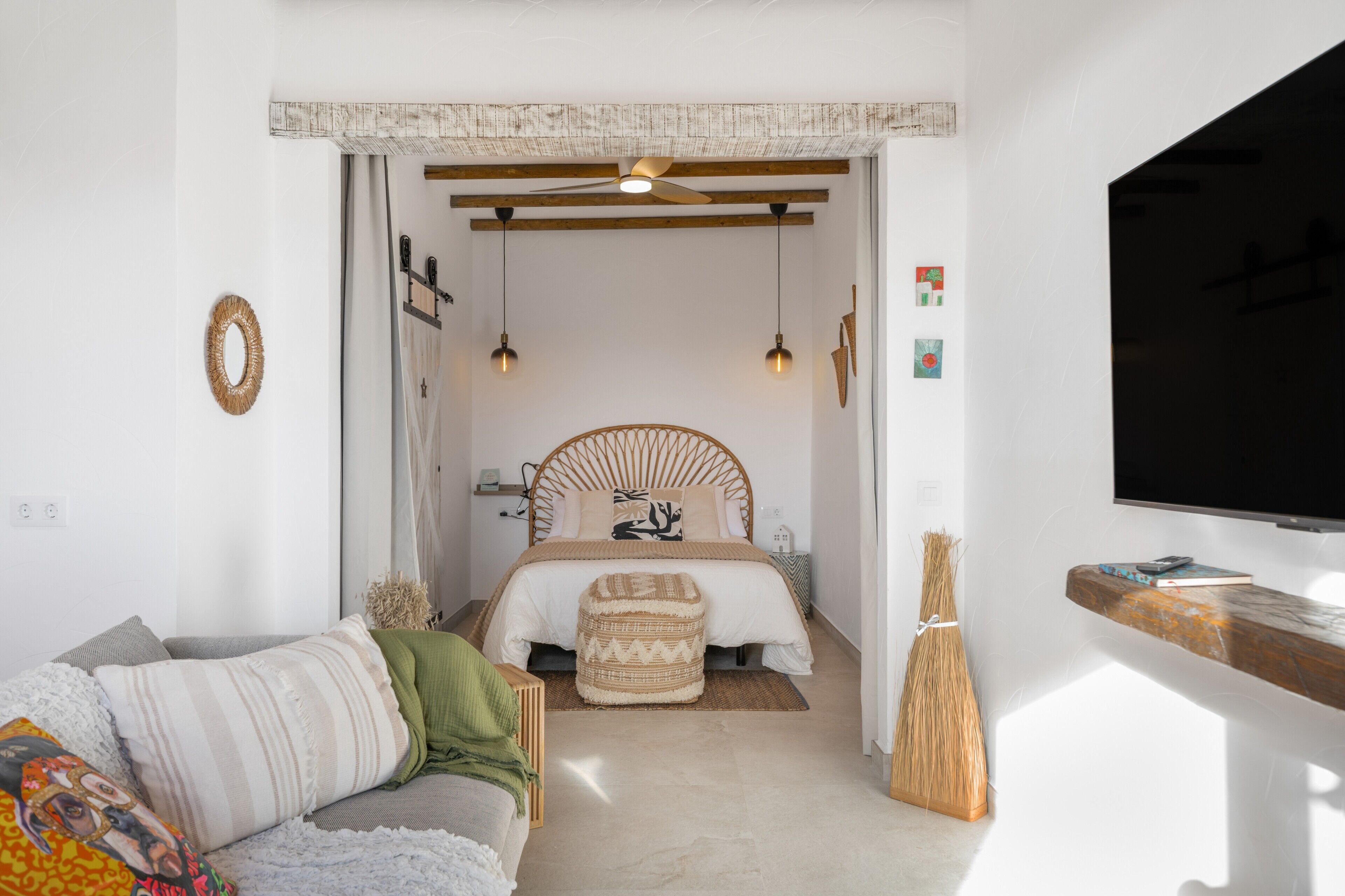 Iron/ironing board, WiFi, bed sheets