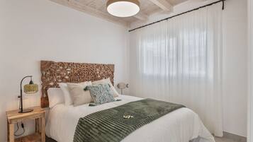 Silitysrauta/-lauta, Wi-Fi, vuodevaatteet