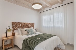 Iron/ironing board, WiFi, bed sheets - Holiday Apartment 'Maresía' with Sea View, Wi-Fi and Air Conditioning (Haría)