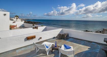 Vacation Apartment 'Salitre' with Sea Views, Wi-Fi and Air Conditioning