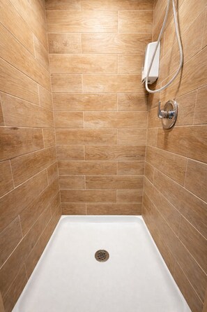 Douche, serviettes fournies