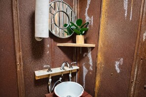 Douche, serviettes fournies
