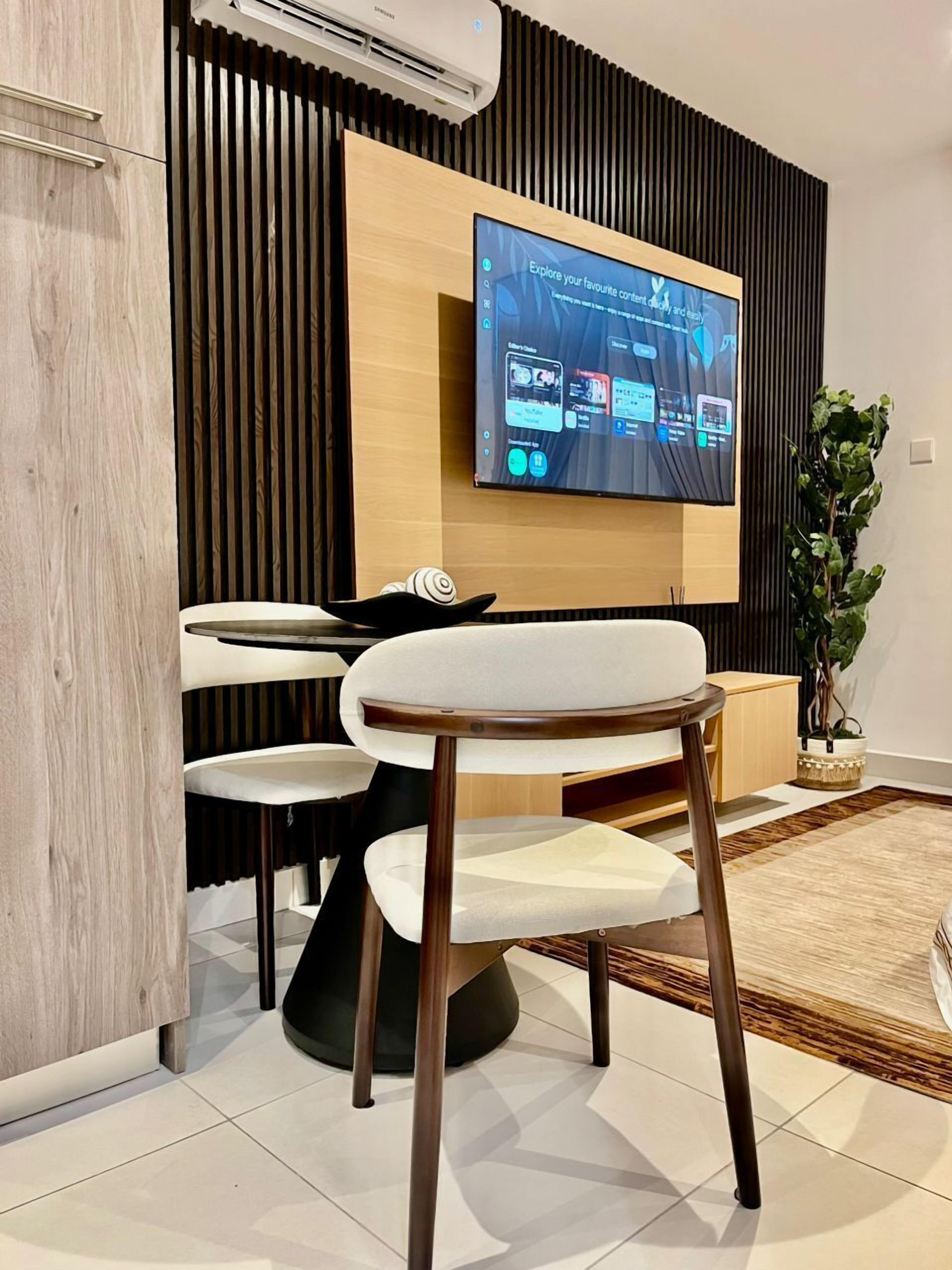 Comfort-Studio, Stadtblick | Laptopgeeigneter Arbeitsplatz, Bügeleisen/Bügelbrett, kostenloses WLAN