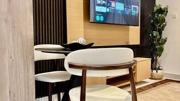 Comfort-Studio, Stadtblick | Laptopgeeigneter Arbeitsplatz, Bügeleisen/Bügelbrett, kostenloses WLAN