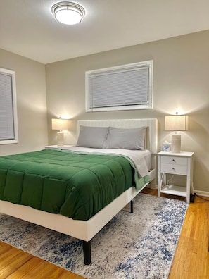 4 bedrooms, iron/ironing board, WiFi, bed sheets - Cozy Boho 4 Bedroom 2 Bathroom Knox Home (Minneapolis)