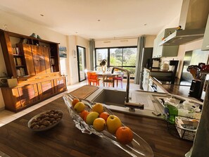 Fridge, oven, cookware/dishes/utensils - Bénodet – Cozy apartment 100m from the beach and shops! (BENODET)