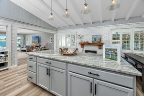 Interior - Waterfront Pool Home Fishing Dock Walk To Beach (Indian Rocks Beach)
