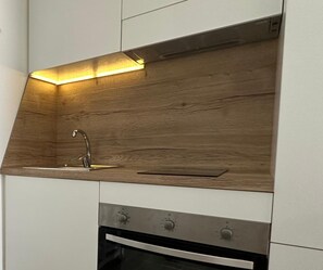 Fridge, microwave, oven, stovetop - Fully furnished, small apartment in the historic center of Modica. (Sicilia)